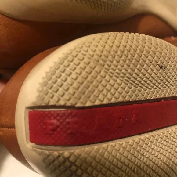 Prada tan color slipper. Great for skinny foot - Picture 4 of 12